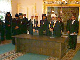 Патриарх Алексий II и глава мусульман Азербайджана выступили за создание постоянных форм сотрудничества духовных лидеров СНГ