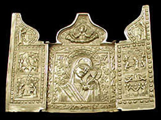 Трехстворчатый складень из медного литья с изображением Богоматери Казанской в центральной части