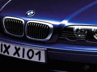Автомобилист защищает свое право на использование автомобильного номера "IX XI 01"