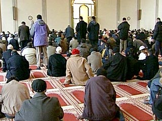 По оценкам исламских организаций, их численность составляет от 25 до 40 тысяч человек