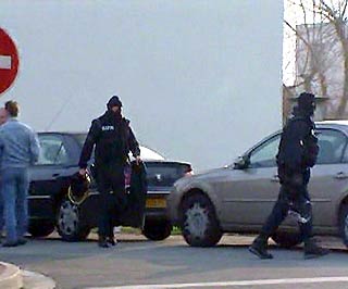 Национальная полиция Испании обнаружила близ Валенсии три тайника со взрывчаткой общей массой в 131 кг