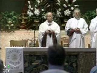 кардинал Чикаго Фрэнсис Джордж выступил перед верующими в городской церкви Сен-Жиль