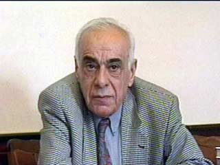 Один из основных авторов конституции Армении, известный юрист Владимир Назарян, в ночь на пятницу повешенным в своей квартире