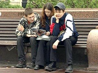 Треть россиян считает, что благополучие - главная цель молодежи