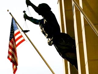 Сенат потребовал вернуть слова о Боге в "клятву верности" флагу США