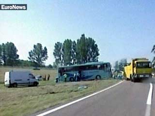 Во Франции перевернулся автобус с британскими школьниками