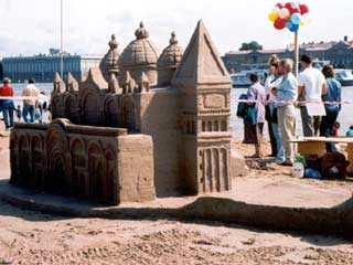 В северной столице открылся международный фестиваль песчаной скульптуры