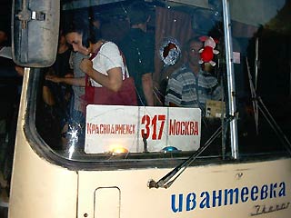 В Москве неизвестные закидали камнями автобус, следовавший в Красноармейск