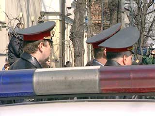 Вооруженный налет на АЗС произошел около 12:30 на Русаковской набережной у дома номер 7