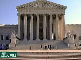 В Верховном Суде США в 6 вечера по московскому времени открылось заседание, на котором, как утверждают многие аналитики, может решиться судьба президентских выборов