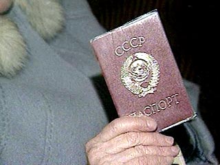 До конца 2003 года россияне могут ездить на Украину по паспортам СССР образца 1974 года