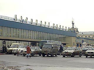 В аэропорту Внуково идет поиск взрывного устройства
