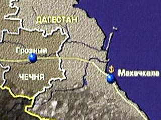 На 870-м километре федеральной автотрассы Ростов-Баку, в районе села Первомайское по неустановленным пока причинам столкнулись автобусы ПАЗ и "Икарус"