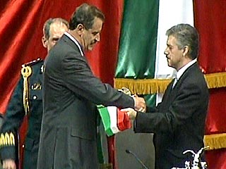 В Мексиканских Соединенных Штатах был приведен к присяге новый президент страны Висенте Фокс