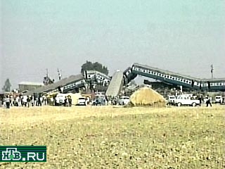 По меньшей мере 36 человек погибли и около 150-ти получили ранения в результате столкновения пассажирского и товарного поездов на севере Индии