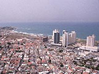 Из головного отделения банка Israel Discount Bank  в Тель-Авиве было похищено содержимое почти 500 банковских сейфов