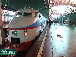 Обновленный "старый" скоростной локомотив ЭР-200 сегодня утром отправился из Петербурга в Москву