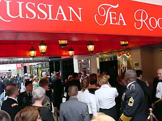 В Нью-Йорке закрывается легенрадный ресторан "Русская чайная"