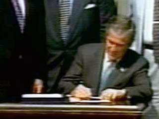 Буш подписал закон о борьбе с корпоративным мошенничеством