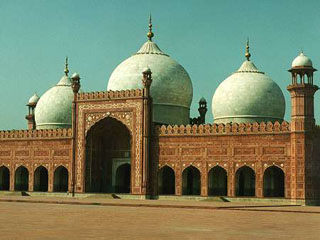 Из знаменитой мечети Бадшахи в пакистанском городе Лахоре похитили сандалии пророка Мухаммеда