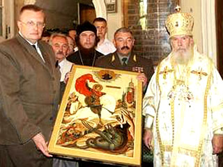 Предстоятель РПЦ благословил главнокомандующего ВДВ иконой с образом великомученника Георгия Победоносца