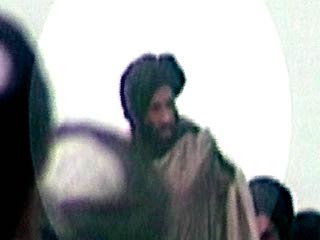 Лидер талибов мулла Омар жив и находится в Афганистане, заявил брат президента Афганистана