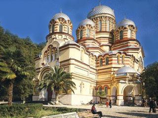 В настоящее время многие православные храмы Абхазии не действуют из-за отсутствия священнослужителей
