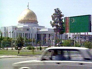 Ниязов отказался от звания пожизненного президента Туркменистана