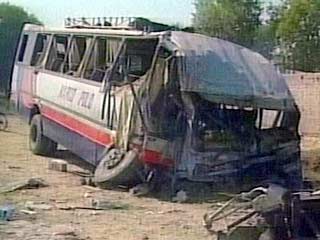 Два человека погибли и 11 получили ранения в результате столкновения пассажирского автобуса "Исудзу" и грузовика "МАЗ-509"