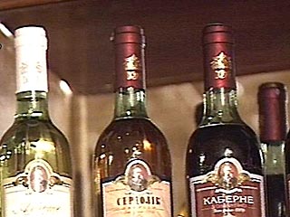Преступники вынесли золотые ювелирные изделия, 40 бутылок коллекционных вин и коньяка