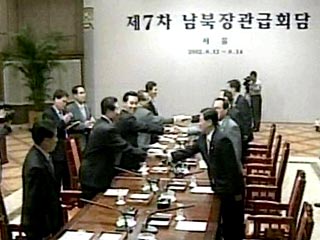 После трех дней сложных переговоров Северная и Южная Кореи договорились о проведении серии встреч, направленных на сближение двух стран