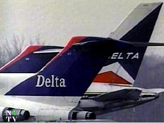 В 3 тыс. долларов оценил лидер ЛДПР ящик водки "Жириновский", разбитый в самолете авиакомпании Delta Airlines