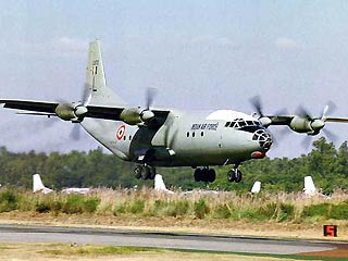 Ан-12 совершил аварийную посадку в аэропорту Карачи