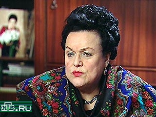Лучше всех гимн Александрова защищает Людмила Зыкина. По ее словам, Александров - это не возврат к прошлому, а наоборот самый что ни на есть сегодняшний день