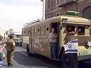 Израильская автобусная компания "Эгед" намерена подать в суд на Арафата
