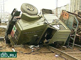 В 11 часов к переезду около складов Смоленского направления Московской железной дороги подъехал грузовик ЗИЛ-6309.