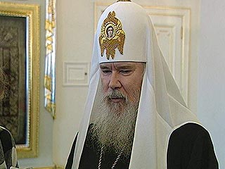 "Как там будут принимать Папу, затрудняюсь ответить", - сказал Патриарх, с удивлением комментируя идею Александра Лукашенко пригласить Иоанна Павла II в Белоруссию