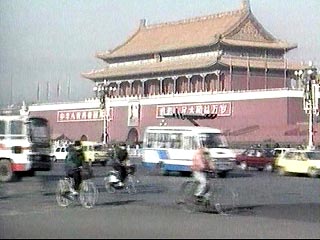 Китайские власти прервали эксперимент, начатый почти две недели тому назад в Пекине и еще трех крупных городах, по приданию большей индивидуальности автомобильным номерным знакам