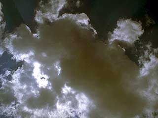 Очередной циклон из районов Желтого моря накрыл Приморье облачной шапкой