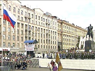 Официальное открытие праздника состоялось в полдень 31 августа на Тверской площади