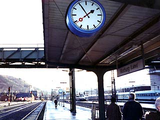 На железнодорожных вокзалах Германии запретили курить