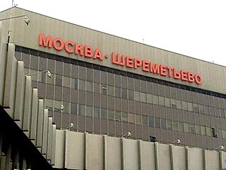 Аэропорт "Шереметьево" в настоящее время, несмотря на установившийся в столице смог, открыт и принимает все воздушные суда по графику