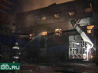 На московском заводе "Компрессор" полыхает сильный пожар