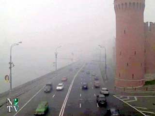 Над Москвой во вторник снова повисла дымка, запахло гарью