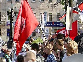 В Подмосковье радикалы провели серию пикетов в рамках акции "Антикапитализм-2002"