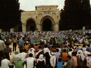 Мусульмане возле мечети Аль-Акса