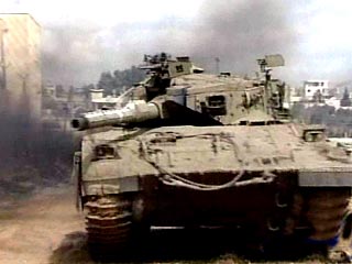Израильские танки окружили резиденцию Арафата