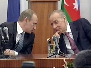 Президенты РФ и Азербайджана Владимир Путин и Гейдар Алиев в понедельник в Москве подписали соглашение