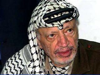 Впервые за две недели палестинский лидер Ясир Арафат покинул уцелевшее здание своей полуразрушенной резиденции