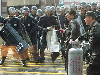 В Сеуле полиция разогнала демонстрацию экс-шпионов